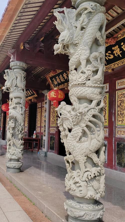 給我一些龍柱設計的案例