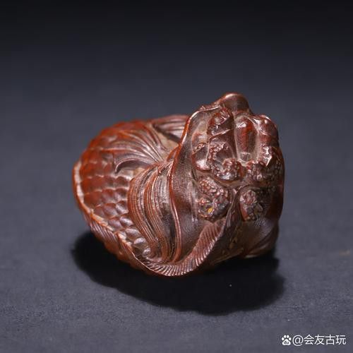 推薦一些現(xiàn)代龍魚木雕作品