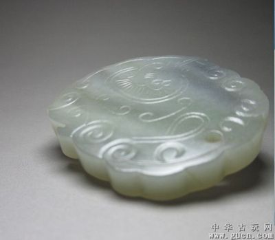 明清玉器魚化龍：明清玉器中的魚化龍是一件非常典型的藏品