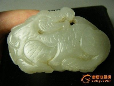 明清玉器魚化龍：明清玉器中的魚化龍是一件非常典型的藏品