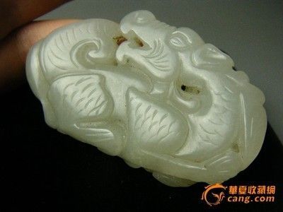 明清玉器魚化龍：明清玉器中的魚化龍是一件非常典型的藏品