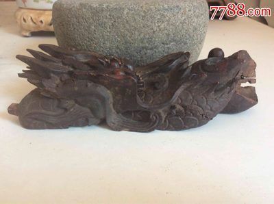 魚(yú)龍木雕的詳細(xì)介紹：魚(yú)龍木雕不僅是一件精美的藝術(shù)品，更是承載著深厚文化底蘊(yùn)的收藏品