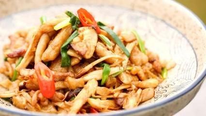 龍魚飼料選擇的建議：龍魚飼料選擇對(duì)于健康和生長(zhǎng)至關(guān)重要,龍魚飼料選擇的建議
