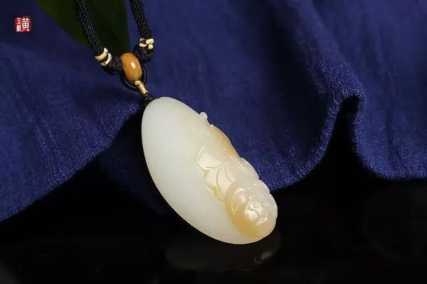 玉石龍魚擺件的寓意和象征是什么：玉石龍魚擺件的寓意和象征