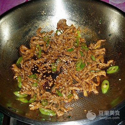 金龍魚背上白色絲狀物：金龍魚背上有白色絲狀物怎么辦