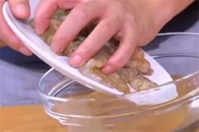 龍魚喂蝦仁消毒方法（喂養龍魚蝦仁時，除了選擇合適的蝦類和正確的處理方法外）