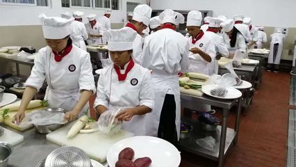 昆明金龍魚烹飪班怎么樣啊:昆明市盤龍職業高級中學“金龍魚”烹飪班 龍魚百科 第3張 昆明金龍魚烹飪班怎么樣啊:昆明市盤龍職業高級中學“金龍魚”烹飪班 昆明金龍魚烹飪班怎么樣啊:昆明市盤龍職業高級中學“金龍魚”烹飪班 龍魚百科 第3張
