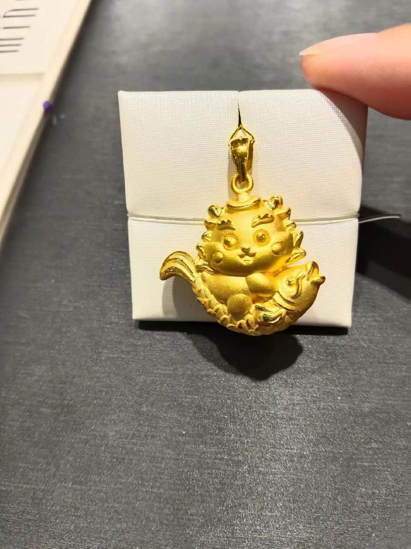 有哪些知名的過背金龍飾品品牌？