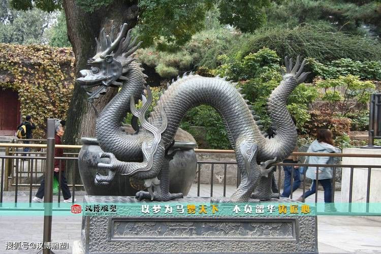 能提供更多龍神的藝術圖片嗎？