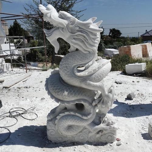 能提供更多龍神的藝術圖片嗎？