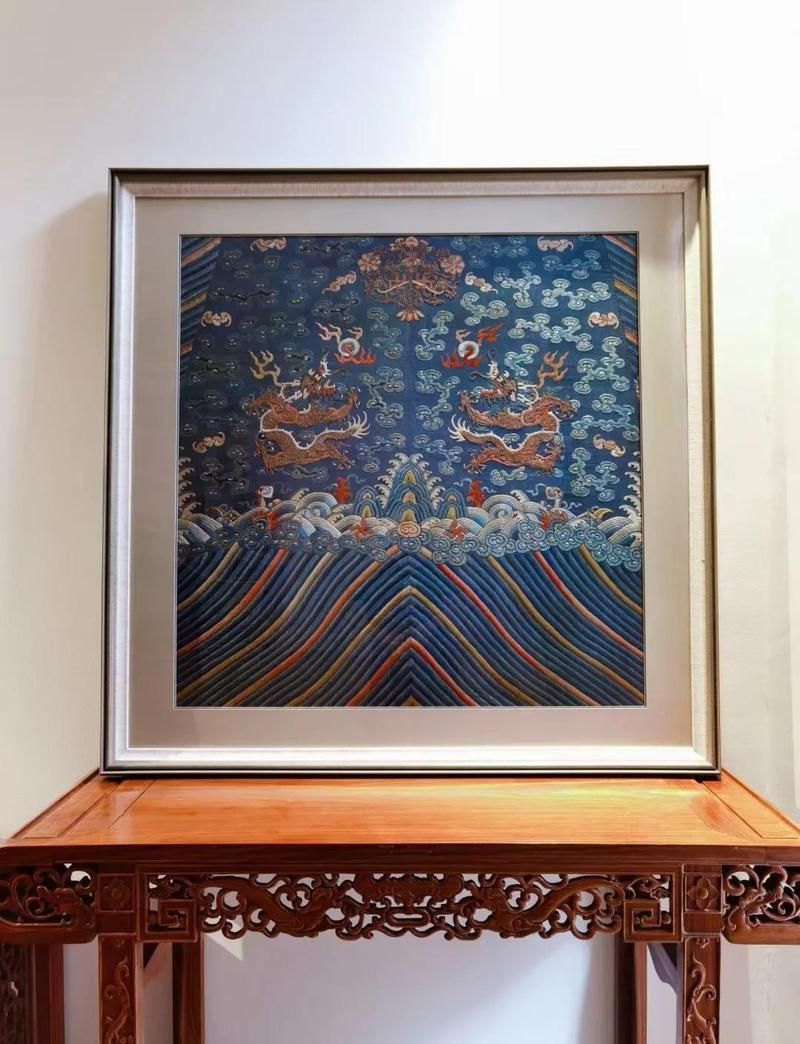 古典藍(lán)底金龍紋樣解析