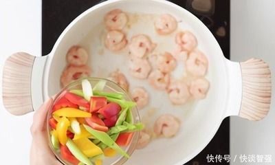 我養的金龍魚怎么只吃蝦仁呢（金龍魚只吃蝦仁可能會導致營養不均衡）