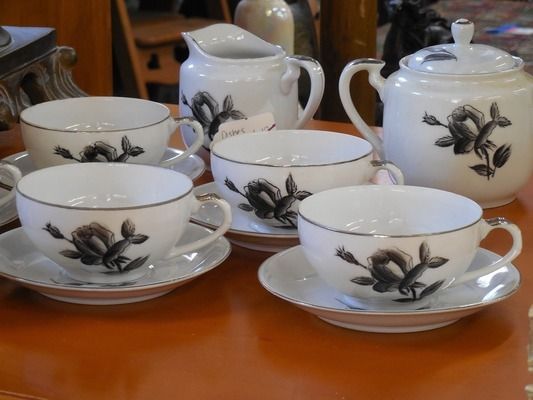 龍魚老撞缸蓋為什么：如何改善龍魚水質