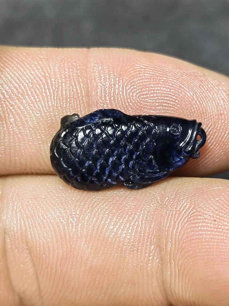 藍寶石金龍魚圖片高清