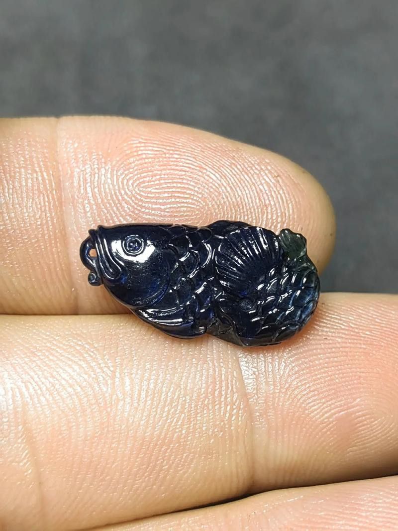 藍寶石金龍魚圖片高清