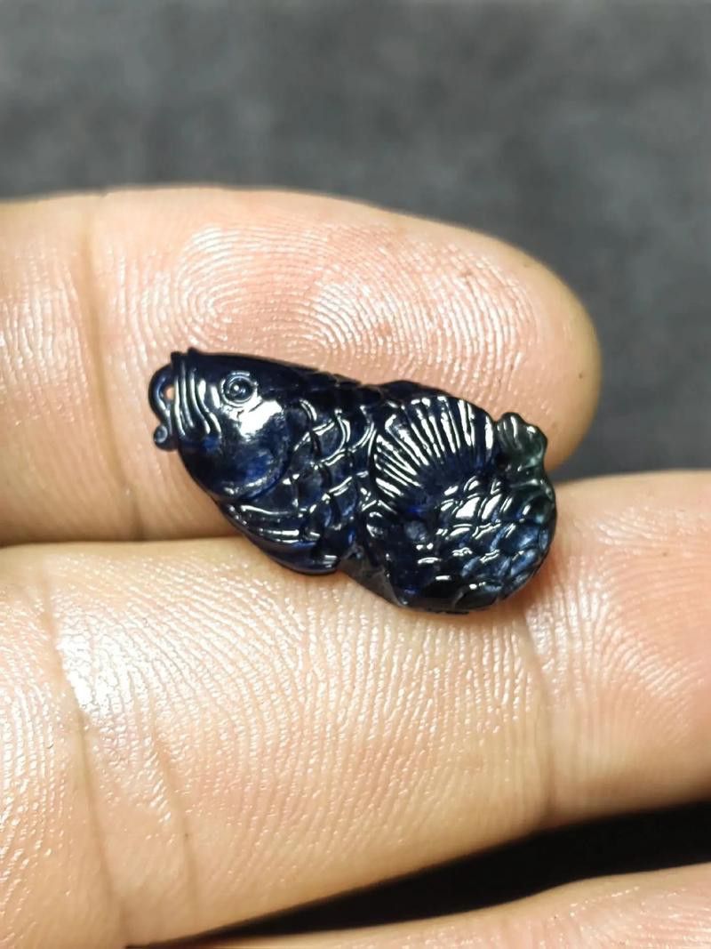 藍寶石金龍魚圖片高清