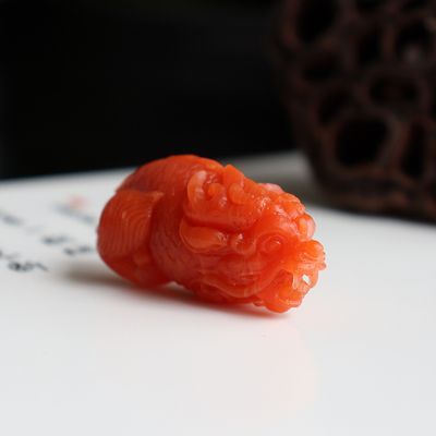 紅龍魚吃蝦仁好嗎：在給紅龍魚喂食蝦仁時，要選擇新鮮、無變質、無變質的蝦仁