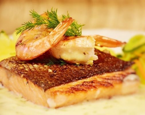 龍魚可以和皇冠魚一起養嗎：龍魚和皇冠魚可以一起養嗎？
