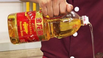 金龍魚加多少鹽：養(yǎng)金龍魚時(shí)，加鹽的量和頻率需謹(jǐn)慎考慮，不會(huì)對(duì)金龍魚健康造成負(fù)面影響