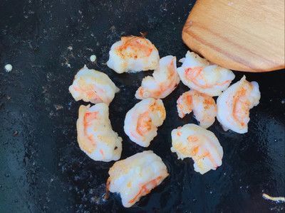 龍魚喂食活魚好還是蝦肉好：成年龍魚喂養(yǎng)注意事項及預(yù)防措施龍魚活魚和蝦肉的營養(yǎng)需求