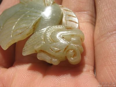 魚身龍頭是什么紋身：魚龍玉佩在歷史時期都有所發(fā)現(xiàn)和制作，新石器時代到清代