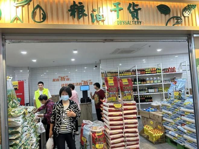 金龍魚擺在辦公室什么位置？：金龍魚在辦公室中擺放位置有講究