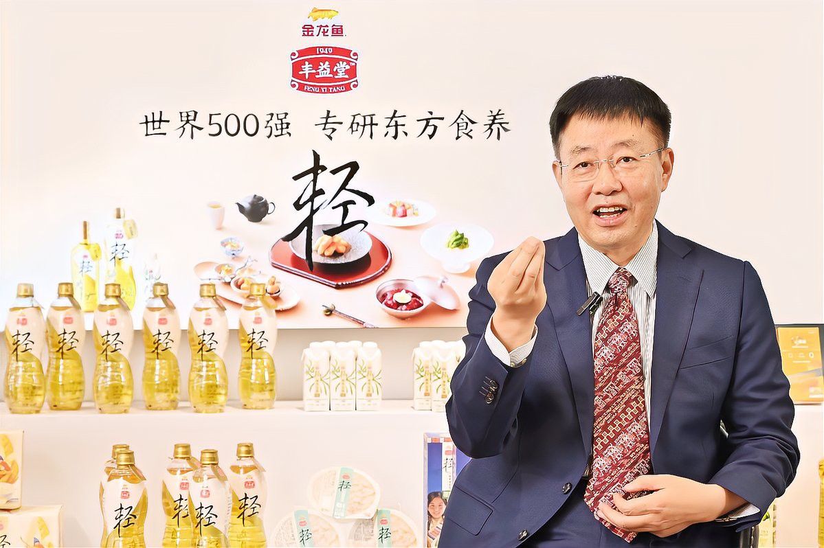 穆彥魁是否參與金龍魚的日常管理？