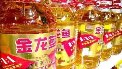 金龍魚的品牌產(chǎn)品（金龍魚深海魚油調(diào)和油功效金龍魚芝麻油烹飪技巧）
