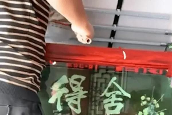 石家莊男子吃金龍魚