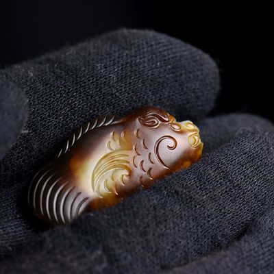 魚化龍吊墜佩戴時需要注意一些忌諱，以防引起過敏反應：佩戴魚化龍吊墜時需要注意什么？