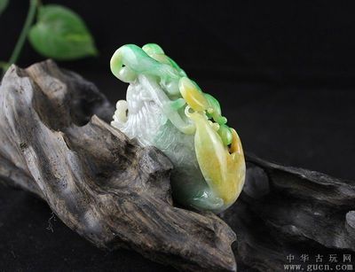 翡翠龍魚擺件（翡翠風水魚擺件圖片大全）