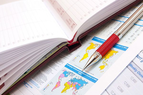 紅龍魚最愛吃什么食物呢（紅龍魚最愛吃什么食物呢圖片）