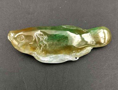 金龍魚玉雕掛件：金龍魚玉雕掛件是一種中國傳統工藝品