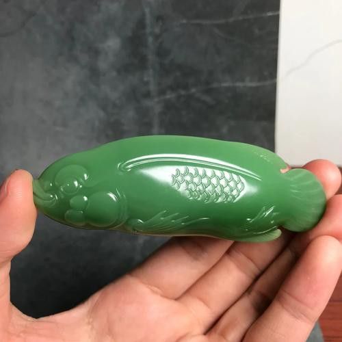 玉石雕刻金龍魚圖片