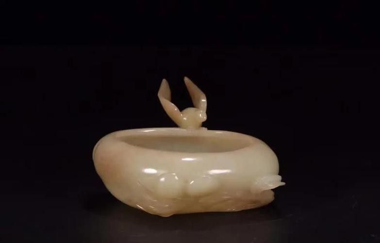 如何保養和田玉金龍魚雕件？