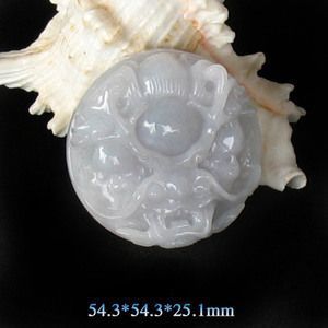 龍魚翡翠腰牌：龍魚翡翠腰牌不僅是一件精美的藝術品