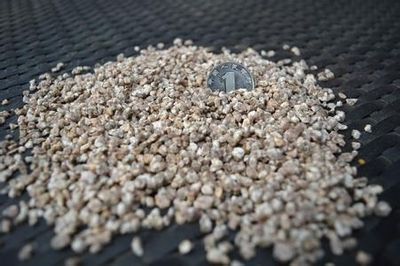 龍魚缸鈣鎂離子過高是否適合使用麥飯石（麥飯石對于龍魚的成長和發色非常重要）