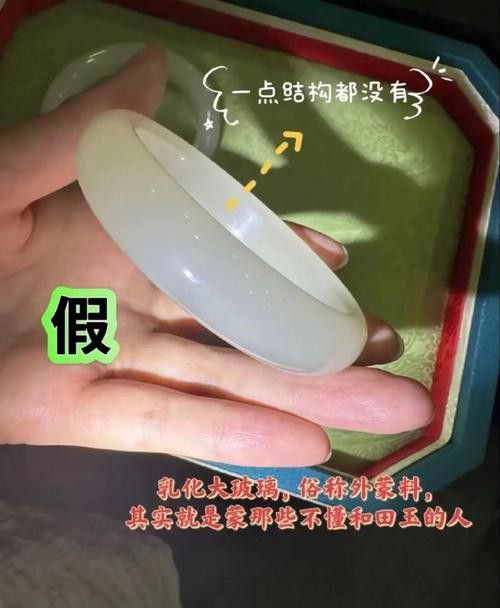 如何辨別真假玉石龍形擺件？