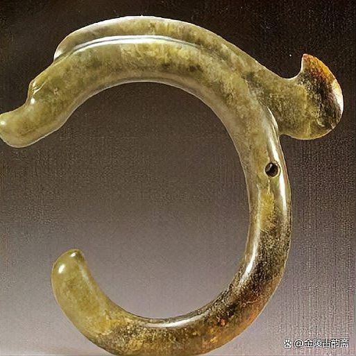 如何辨別真假玉石龍形擺件？