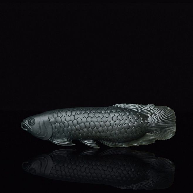 玉金龍魚的寓意和象征：玉雕金龍魚寓意著富貴、吉祥和幸福，不可放置魚缸