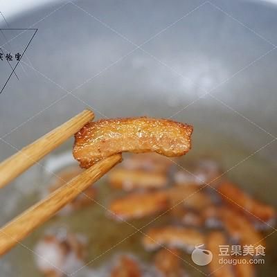 金龍魚吃啥上色快些：金龍魚吃什么發(fā)色好金龍魚吃什么發(fā)色最好