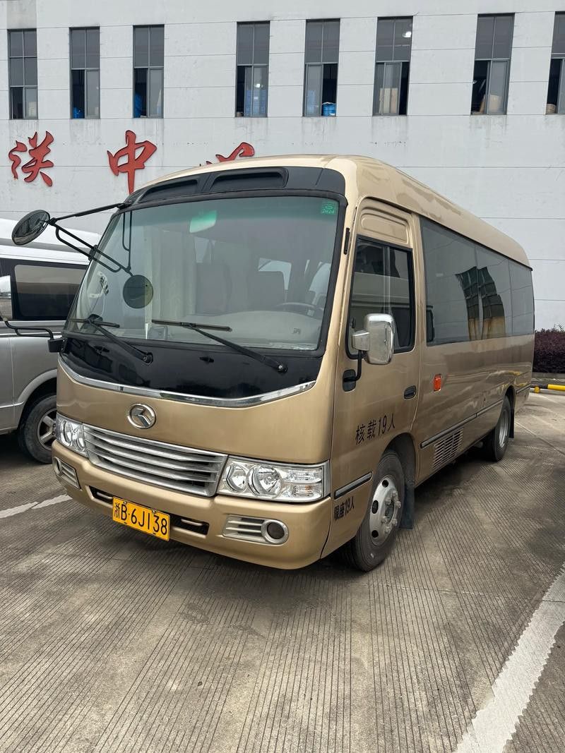 金龍19座中巴車的詳細(xì)圖片
