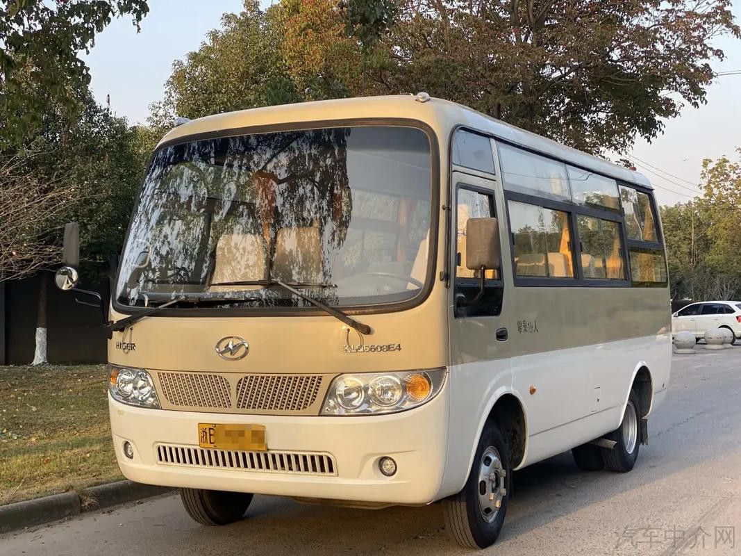 金龍19座中巴車的詳細(xì)圖片
