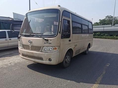 金龍19座中巴車的詳細(xì)圖片