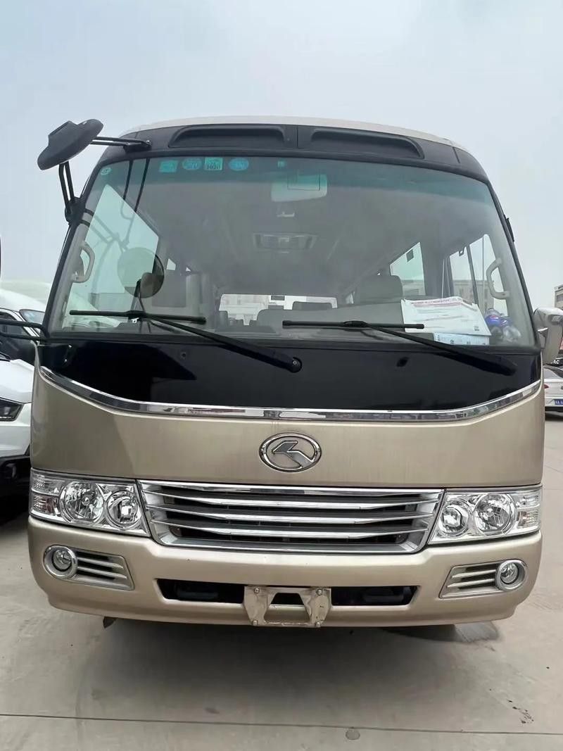 金龍19座中巴車的詳細(xì)圖片