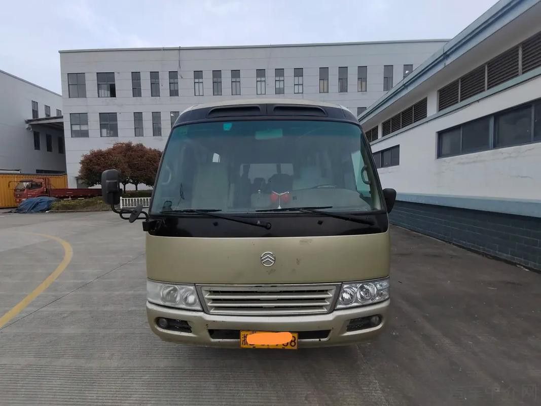 金龍19座中巴車的詳細(xì)圖片