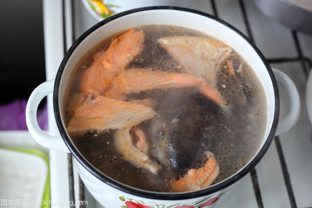 銀龍魚湯（銀龍魚湯的家常做法每次做家人都搶著吃）