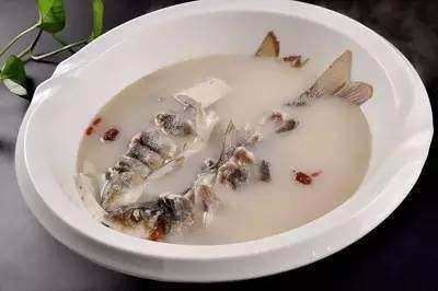 銀龍魚湯（銀龍魚湯的家常做法每次做家人都搶著吃）