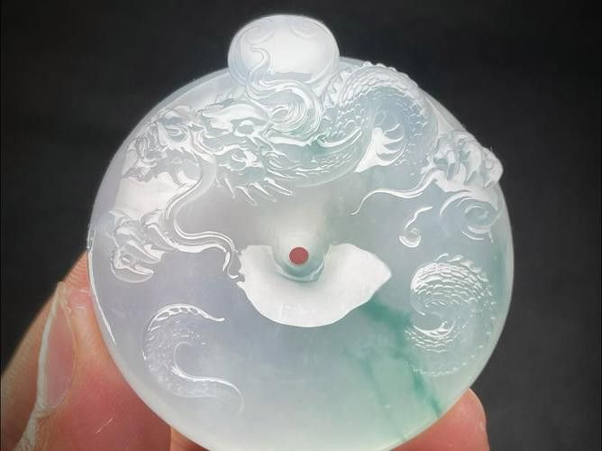 哪種材質(zhì)的龍魚扣最保值？