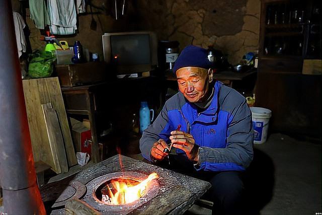 裴山捐贈的銅坐龍有何歷史價值？